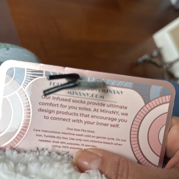 Aromasoles Rose & Shea Butter Infused Lounge Socks plush key chain NEW 2 pairs - Picture 11 of 11